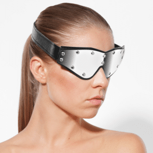 Augenmaske mit Metallelement